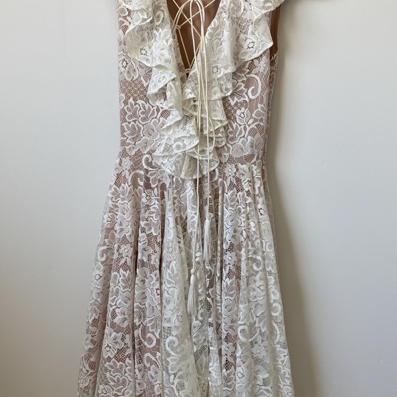 Revolve The JetSet Diaries White Lace High Low Dress Size: XS - Picture 4 of 11